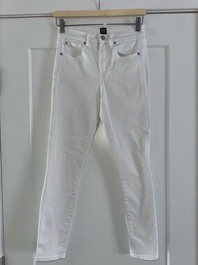 GAP True Skinny High Rise White Denim Jeans - Size 2 / 26R